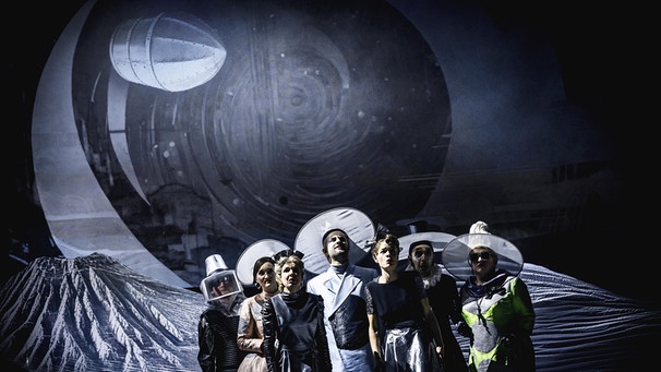 Szene aus "Die Reise zum Mond" am Theater Regensburg (Premiere 21. Dezember 2024) | Bild: Marie Liebig