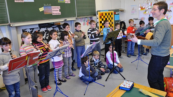 Musikunterricht in der Grundschule | Bild: picture-alliance/dpa