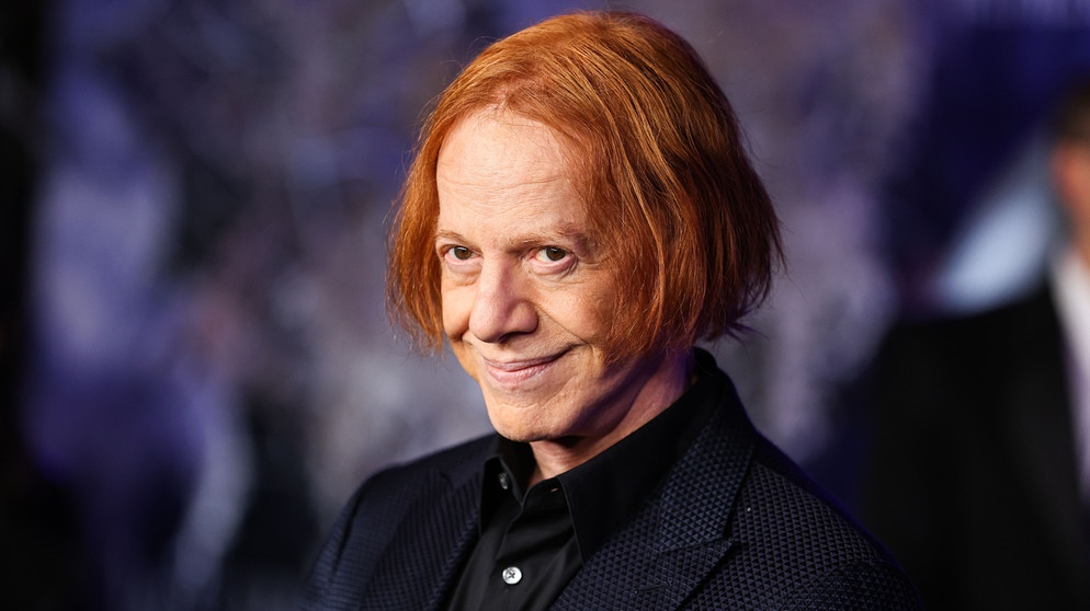 Danny Elfman wird 70: Tim Burtons Schauerkomponist | News und Kritik ...