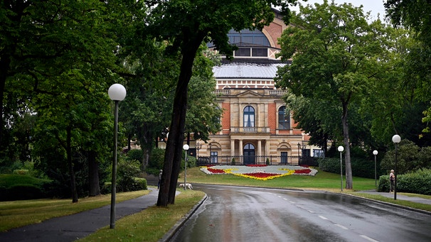 Bayreuther Festspielhaus | Bild: picture alliance / Panama Pictures | Dwi Anoraganingrum