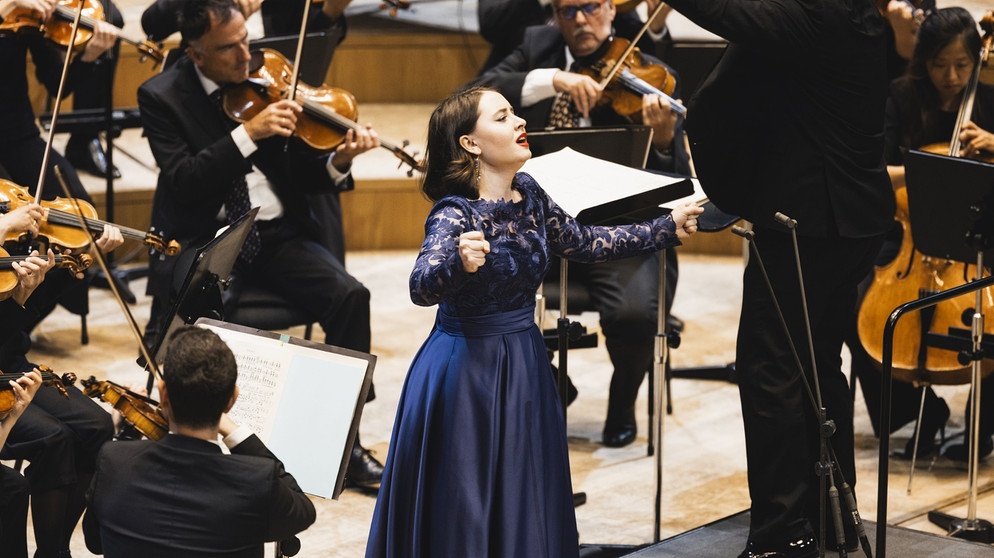 Mira Alkhovik, russische Sopranistin, beim Semifinale ARD-Musikwettbewerb 2024 (Gewinnerin des Sonderpreises für die beste Interpretation der Auftragskomposition von Mark-Anthony Turnage) | Bild: © Daniel Delang 