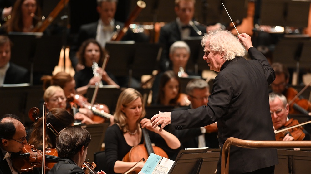  Dirigent  Simon Rattle mahnt Der Exodus hat begonnen 