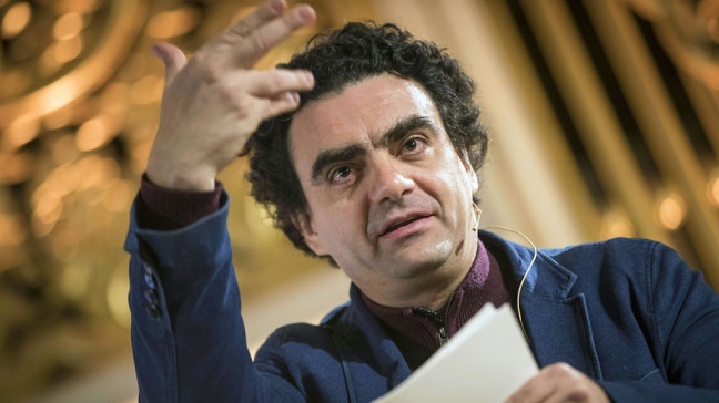 ARCHIV - 26.01.2018, Österreich, Salzburg: Rolando Villazon, mexikanisch-französischer Tenor und Intendant der Salzburger Mozartwoche, stellt das «Programm Mozartwoche 2019» vor. Das Multitalent wird am 22.02.2022 50 Jahre alt. (zu dpa-Porträt "Tenor Villazón wird 50: Mozart als Freund") Foto: Neumayr/Leo/HKT/APA/dpa +++ dpa-Bildfunk +++ | Bildquelle: dpa-Bildfunk/com.cm4ap.tpl.util.TplContext@77767c38