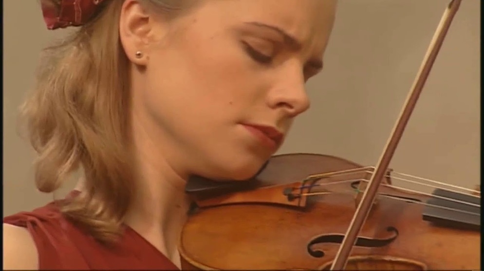 Antonio Vivaldi, The Four Seasons - Autumn . Julia Fischer . | Bildquelle: قوري فاير (via YouTube)