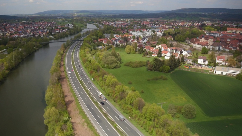 Forchheim wird geteilt durch den Rhein-Main-Donau-Kanal und die A73 | Bildquelle: BR