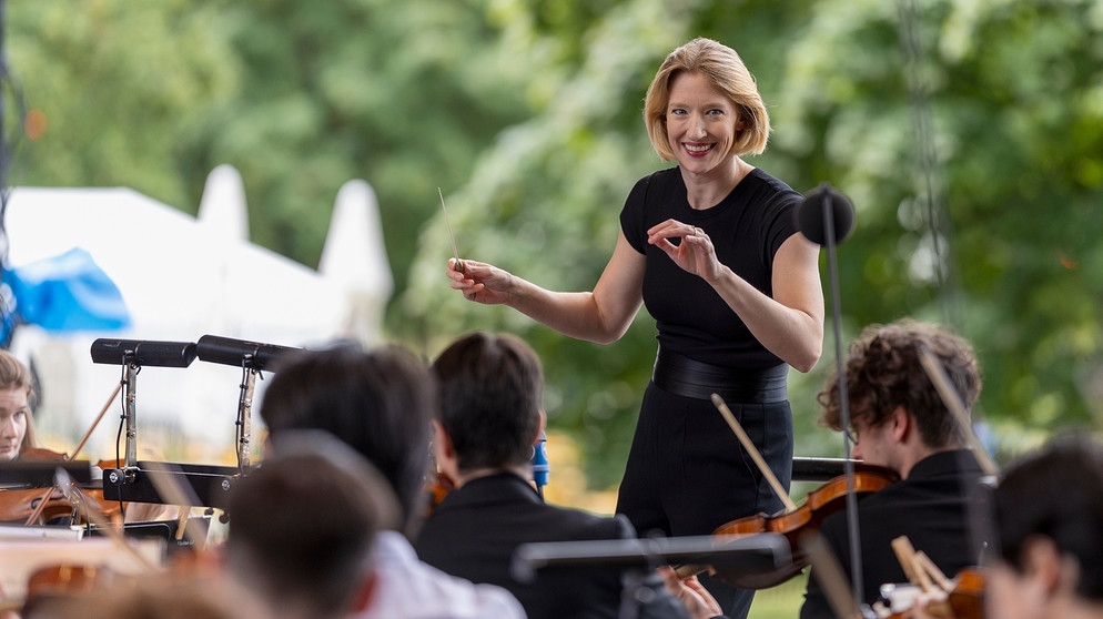 Joana Mallwitz beim Klassik Open Air Nürnberg 2023 | Bildquelle: Heiko Becker / picture alliance/dpa