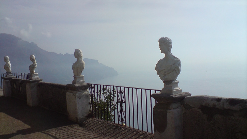 Villa Cimbrone in Ravello: Villa, Skulpturen und Park wurden in Anlehnung an römische Villen gebaut. | Bildquelle: BR/Elli G. Kriesch