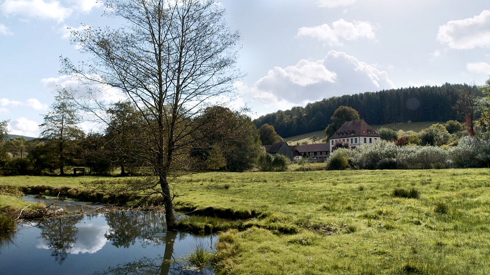 Hafenlohrtal: An der Hafenlohr in der Lichtenau steht noch ein weiterer Gasthof, der „Hohe Knuck“. | Bildquelle: BR