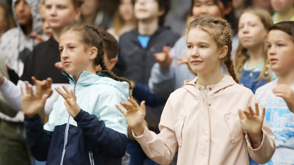 Vom Glück mit Gebärden zu singen | Bildquelle: BR