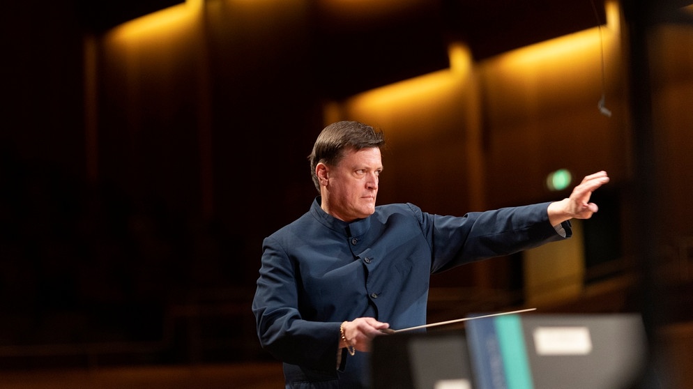 Christian Thielemann dirigiert das Symphonieorchester des Bayerischen Rundfunks in der Philharmonie im Gasteig, München.  | Bildquelle: BR/Astrid Ackermann