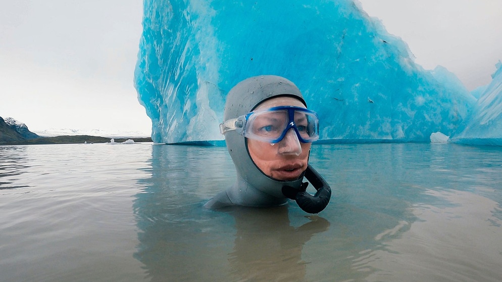 Anna in der Gletscherlagune Fjallsarlon des Vatnajökull. | Bildquelle: NDR/Henning Rütten