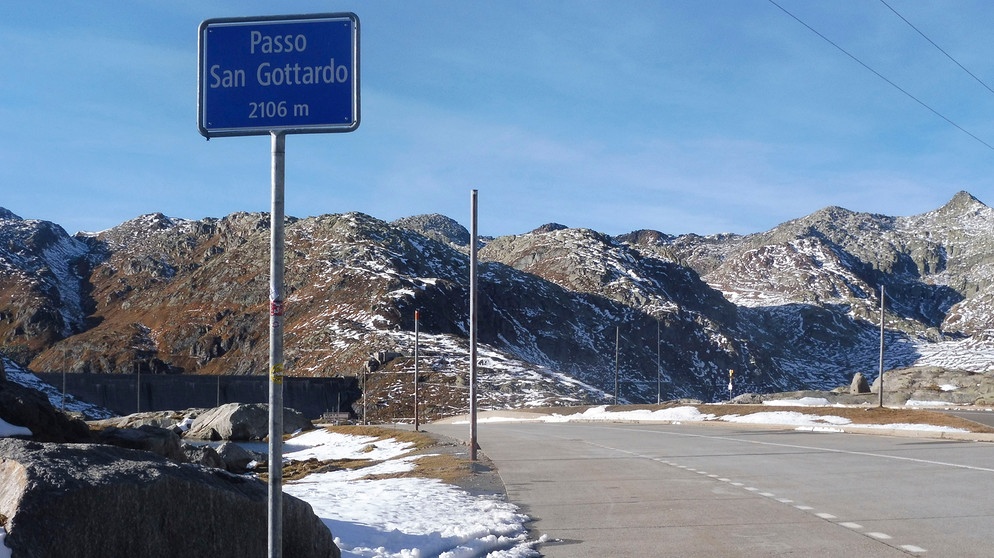 Die Passhöhe auf dem Sankt Gotthard Pass in 2106 Metern Höhe. | Bildquelle: BR/Filmquadrat.dok/SWR