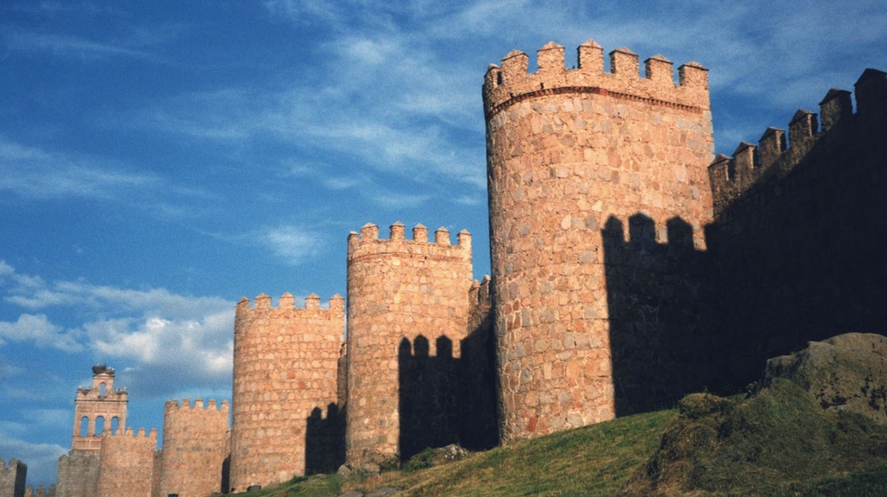 Blick auf die Stadtmauer von Avila (Spanien). | Bildquelle: SWR