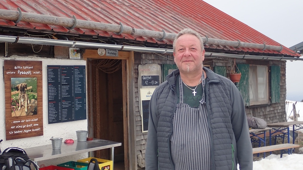 Norbert Zeberle, der Wirt der Grüntenhütte, muss nach 21 Jahren den Berg verlassen. | Bildquelle: BR