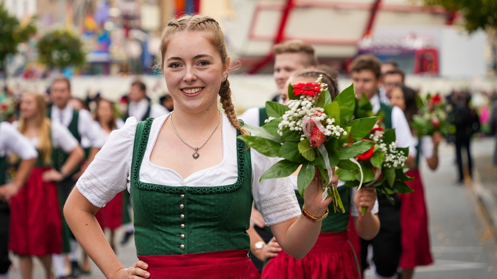 Auf dem Erntedankfestzug Fürth 2024 | Bildquelle: Henry Lai/BR