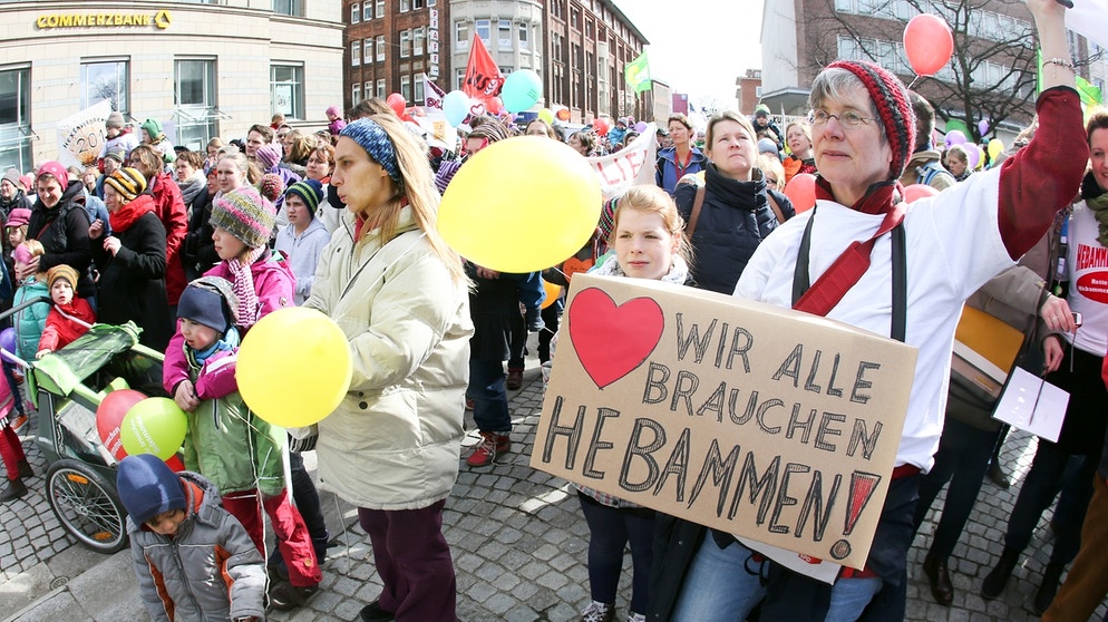 Straßendemo für Hebammen | Bildquelle: picture-alliance/dpa