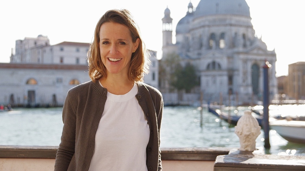 KlickKlack-Moderatorin und Cellistin Sol Gabetta in Venedig. | Bildquelle: BR