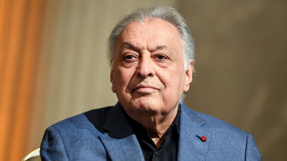 ARCHIV - 28.01.2020, Berlin: Zubin Mehta, Dirigent, spricht auf einer Pressekonferenz. Am 29.04.2021 feiert Mehta seinen 85. Geburtstag. (zu dpa "Die Leute brauchen Musik» - Zubin Mehta wird 85") Foto: Britta Pedersen/dpa-Zentralbild/dpa +++ dpa-Bildfunk +++ | Bildquelle: dpa-Bildfunk/Britta Pedersen