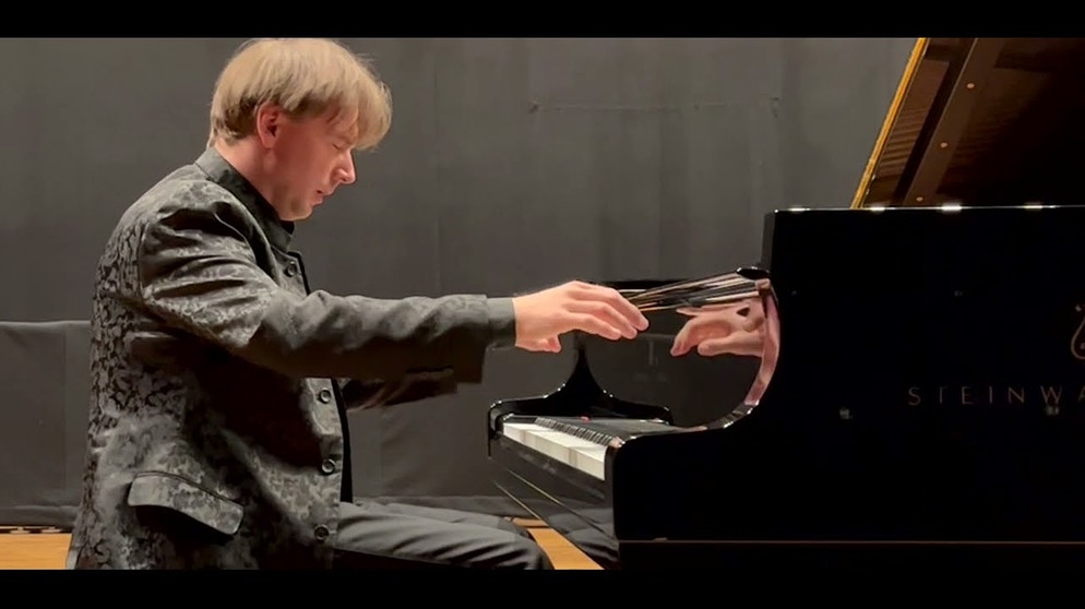 F. Chopin - Nocturne in F minor Op. 55 no. 1 - Greg Niemczuk Live in Fosnavåg | Bildquelle: Grzegorz (Greg) Niemczuk (via YouTube)