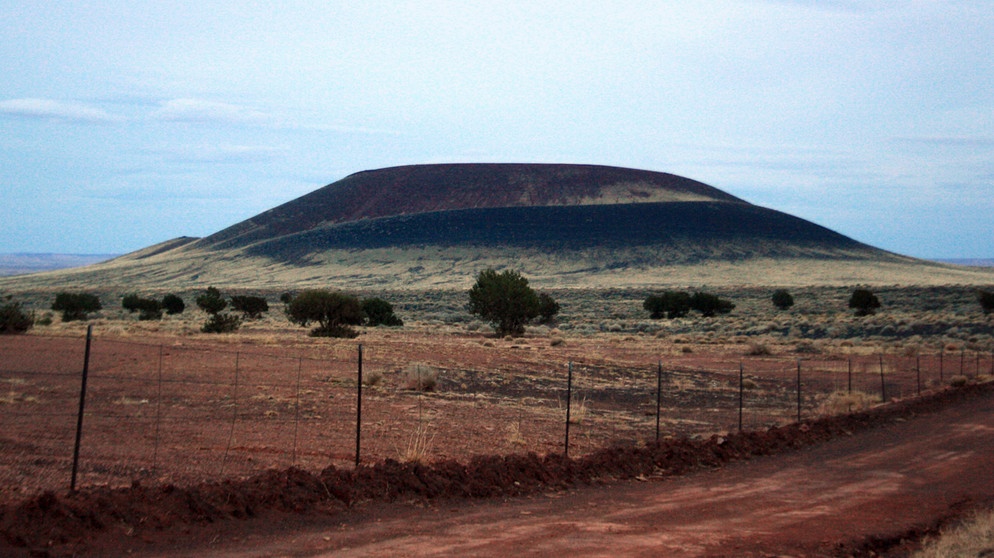 Der Roden-Krater bei Flagstaff in Arizona (USA), aufgenommen am 21.03.2013. Foto: Christina Horsten (zu dpa "Der Meister des Lichts: US-Künstler James Turrell wird 70" vom 30.04.2013) ++ | Bildquelle: picture alliance / dpa | Christina Horsten