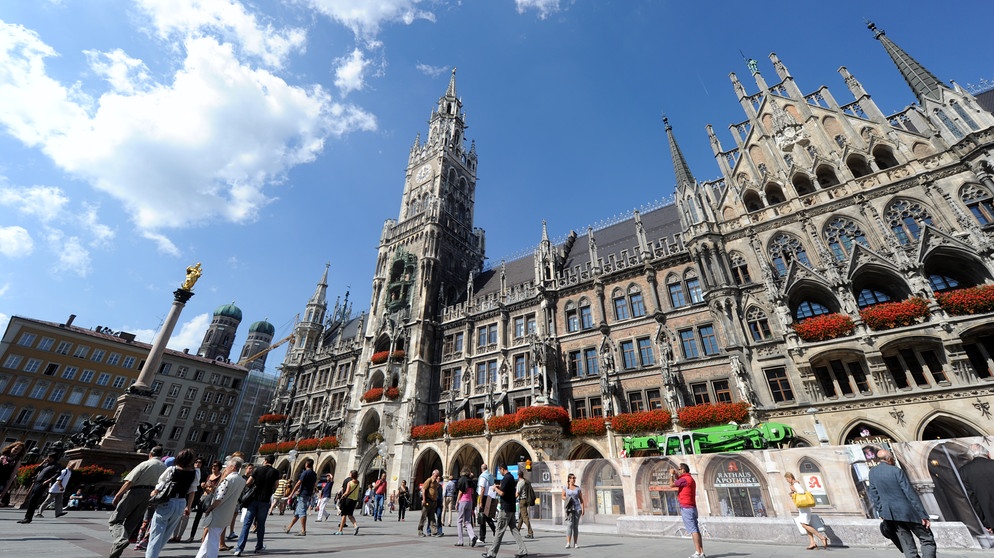 Blick auf das Rathaus in München | Bildquelle: picture-alliance/dpa